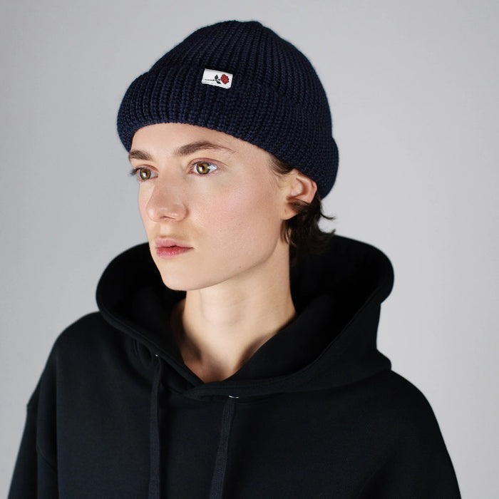 SHORT WOOL BEANIE ROSE - NAVY